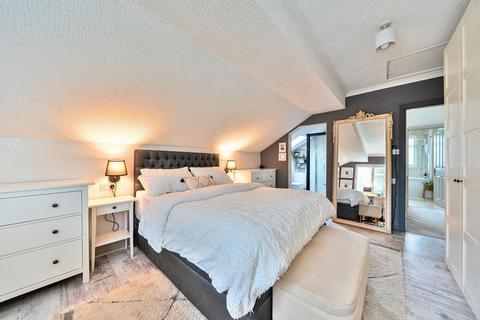 123 Hampermill Lane, Watford, WD19 4NX