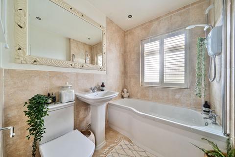 123 Hampermill Lane, Watford, WD19 4NX