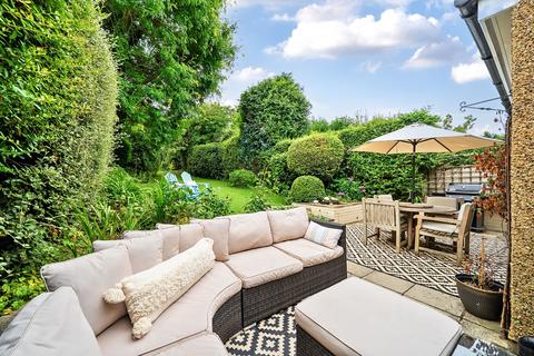 123 Hampermill Lane, Watford, WD19 4NX