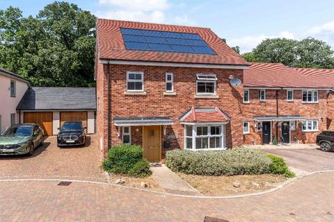 3 bedroom detached house for sale, Watlington Gardens, Brentwood
