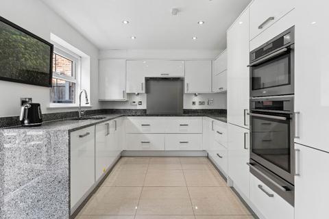3 bedroom detached house for sale, Watlington Gardens, Brentwood