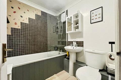 Flat 18, Rivercourt Beeches Road, Cirencester, GL7 1BN