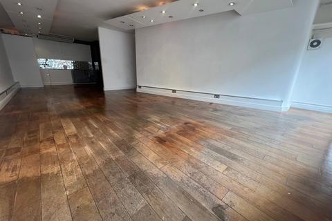 Retail property (high street) to rent, 25 High Street Saffron Walden CB10 1AT