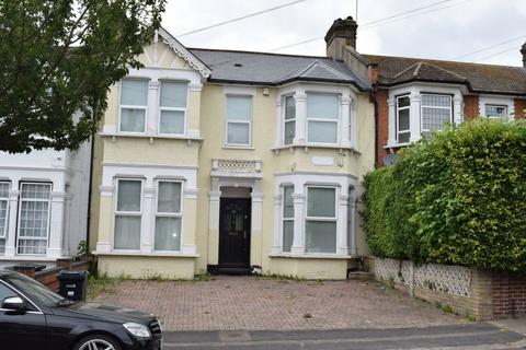 Retail property (high street) to rent, 24 Seymour Gdns Ilford IG1 3LN