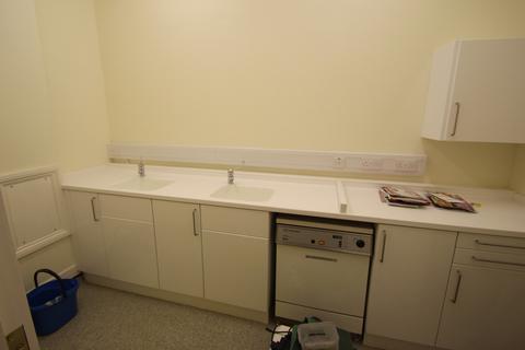 Retail property (high street) to rent, 24 Seymour Gdns Ilford IG1 3LN
