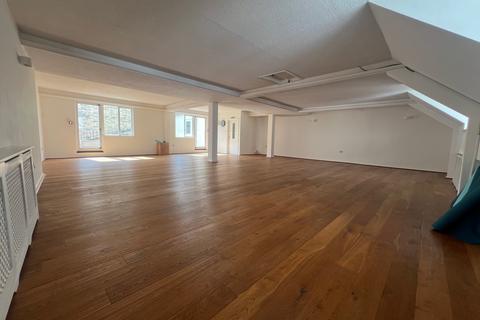 Office to rent, 1-6 Gold St Saffron Walden CB10 1EJ