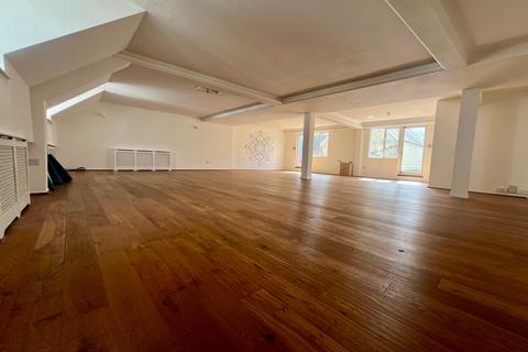 Office to rent, 1-6 Gold St Saffron Walden CB10 1EJ