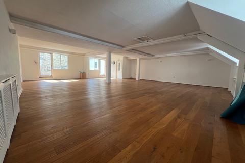 Office to rent, 1-6 Gold St Saffron Walden CB10 1EJ