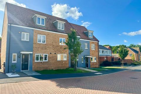 4 bedroom townhouse for sale, Hinchingbrooke PE29