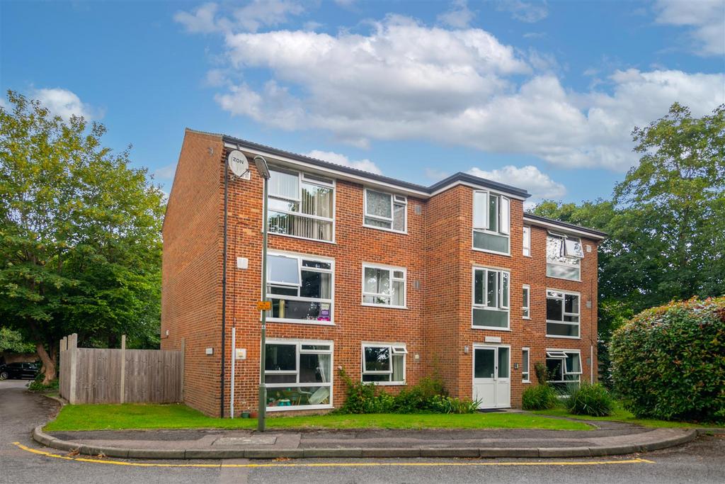 4 Sunningdale externals sky.jpg