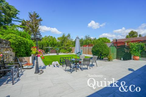 98 Purfleet Road, Aveley, South Ockendon, RM15 4EA