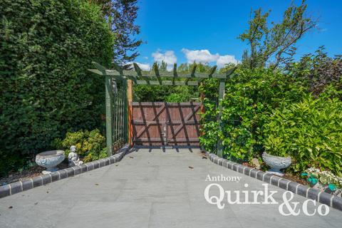 98 Purfleet Road, Aveley, South Ockendon, RM15 4EA