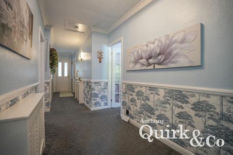 98 Purfleet Road, Aveley, South Ockendon, RM15 4EA