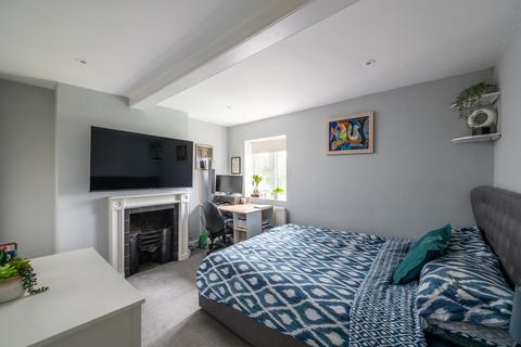 3 bedroom end of terrace house for sale, Common Road, Redhill, RH1