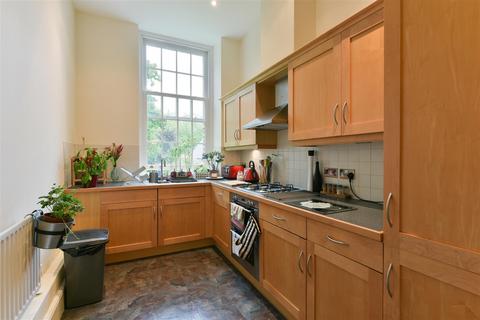 23, Gladstone House Horton Crescent, Epsom, KT19 8BW
