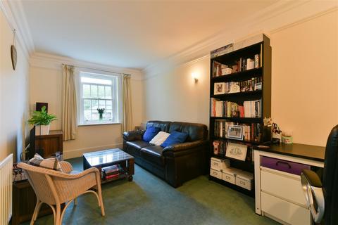 23, Gladstone House Horton Crescent, Epsom, KT19 8BW