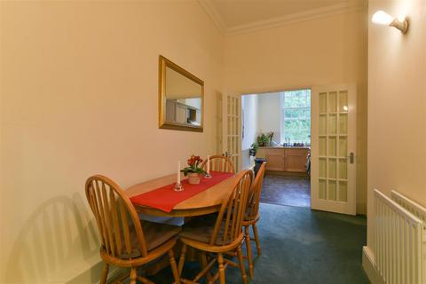 23, Gladstone House Horton Crescent, Epsom, KT19 8BW