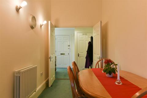 23, Gladstone House Horton Crescent, Epsom, KT19 8BW