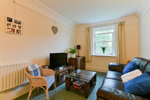 23, Gladstone House Horton Crescent, Epsom, KT19 8BW