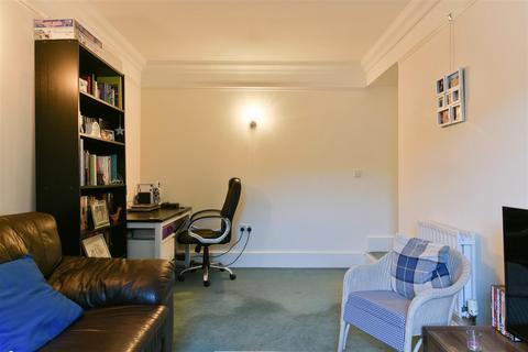 23, Gladstone House Horton Crescent, Epsom, KT19 8BW