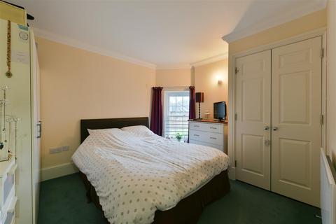 23, Gladstone House Horton Crescent, Epsom, KT19 8BW