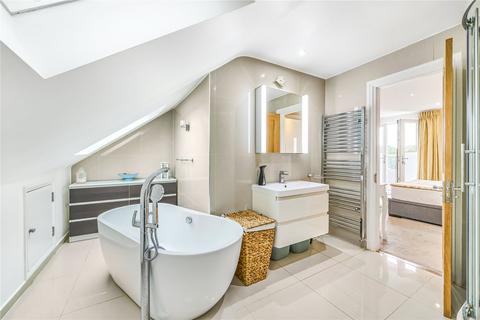 64 Swallowfield Road, London, SE7 7NR