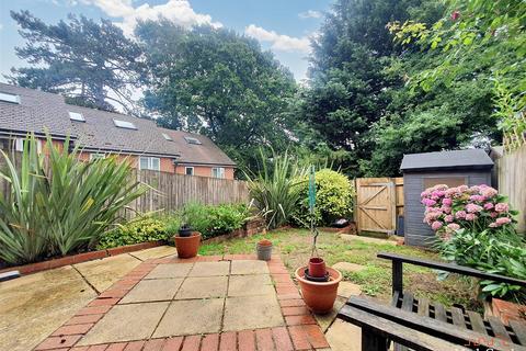 2 bedroom end of terrace house for sale, Chandler Way, Dorking RH5