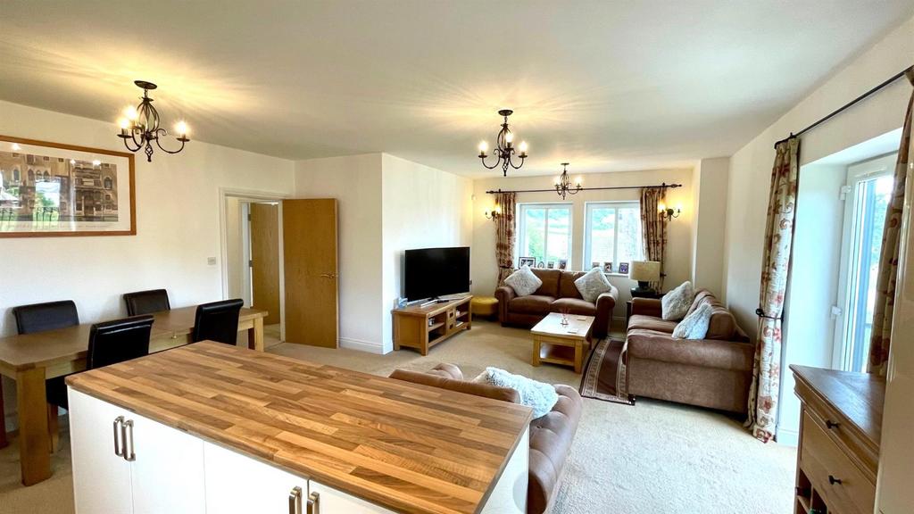 Kitchen to lounge