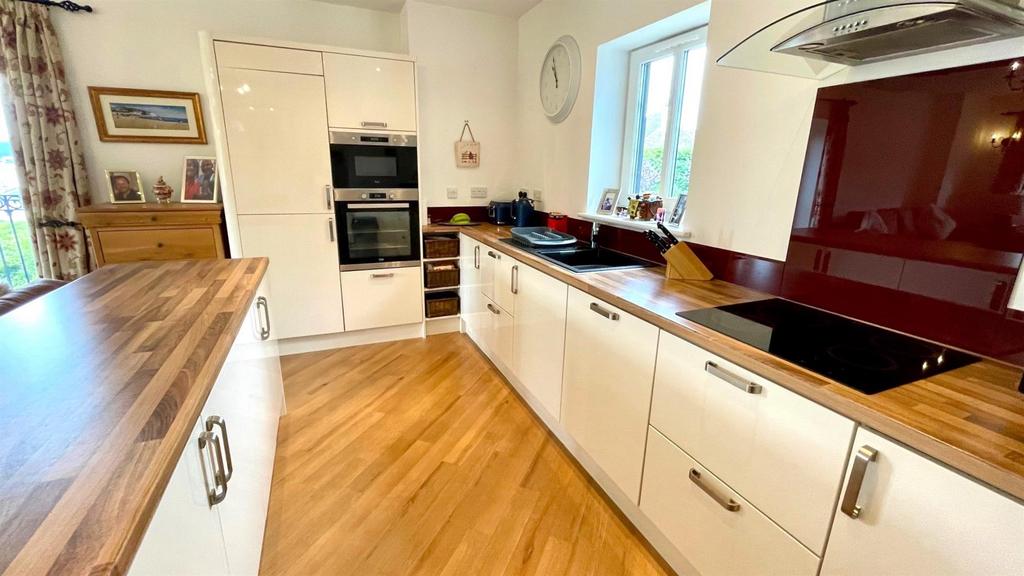 Dining/kitchen area