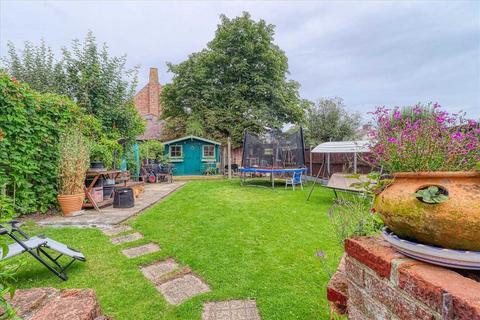 5 bedroom semi-detached house for sale, frinton on sea CO13