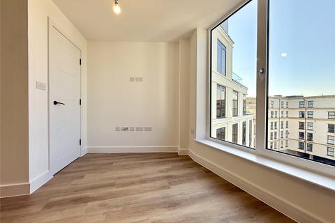 Studio to rent, Commercial Road, Poole, Dorset, BH14