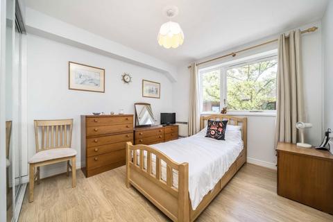 undefined, Macmillan Way, London SW17