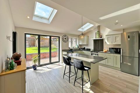 20 Brookside Close, Wombourne, Wolverhampton, WV5 8JU