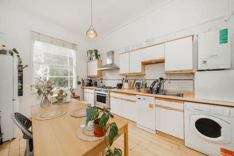 2 bedroom flat for sale, Parkhurst Road, London N7