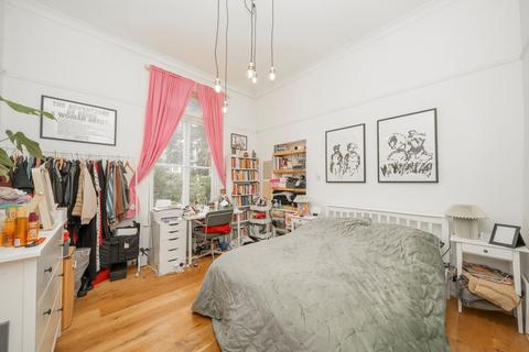 2 bedroom flat for sale, Parkhurst Road, London N7