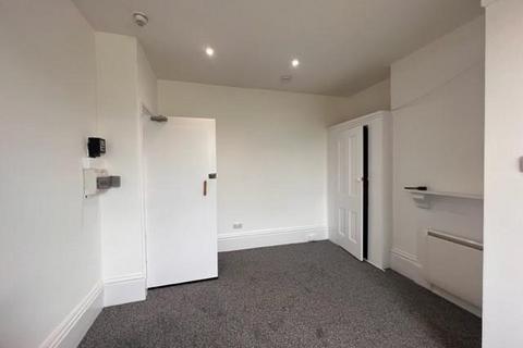 Studio to rent, Elphinstone Road, Southsea
