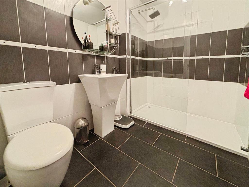 Master Bedroom En-Suite