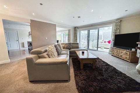 4 bedroom detached bungalow for sale, Kentmere, Bradford BD2