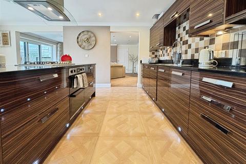 4 bedroom detached bungalow for sale, Kentmere, Bradford BD2