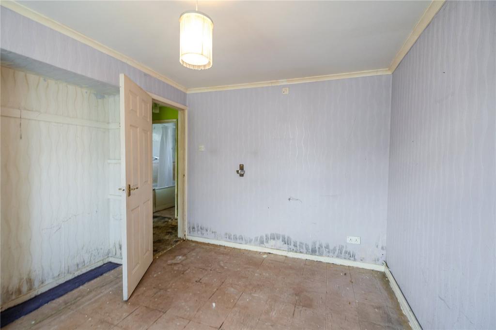 Bedroom 1 (2)