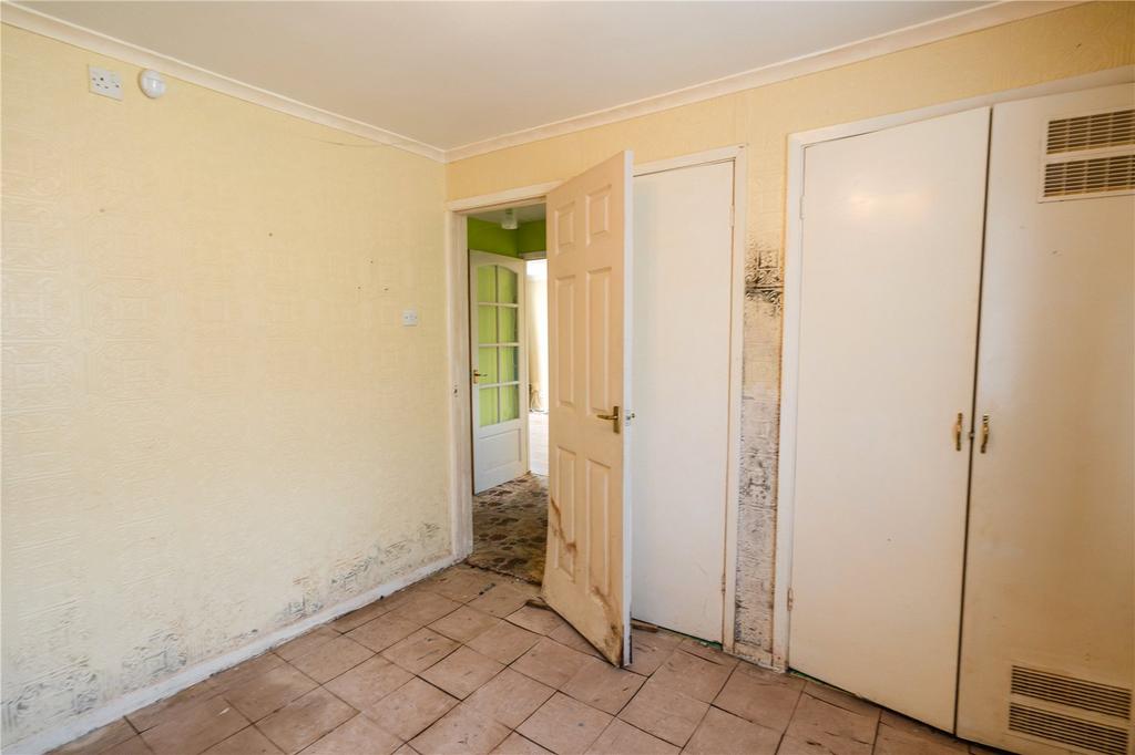 Bedroom 2 (2)