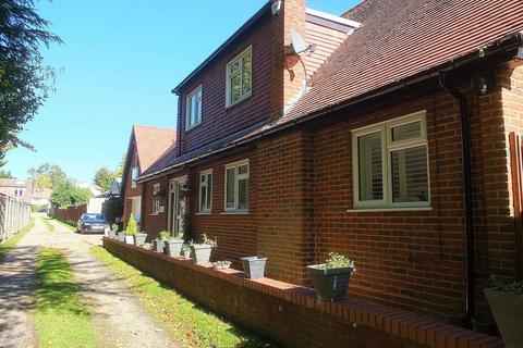 undefined, Toms Lane, Kings Langley, WD4