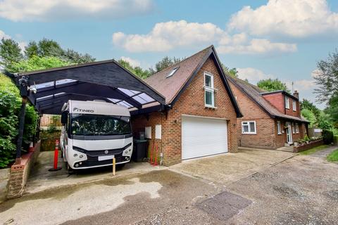 undefined, Toms Lane, Kings Langley, WD4