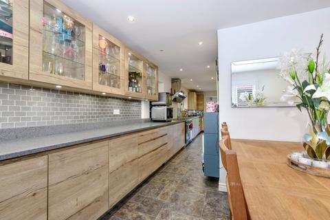 undefined, Toms Lane, Kings Langley, WD4