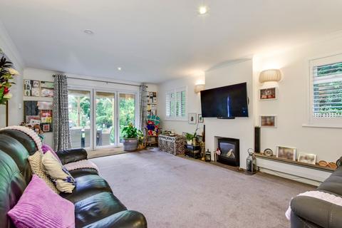 undefined, Toms Lane, Kings Langley, WD4