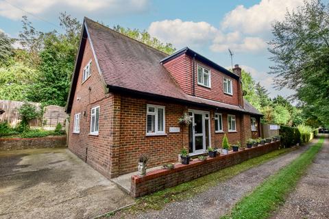 undefined, Toms Lane, Kings Langley, WD4