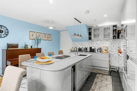 14 Harvest Road, Trumpington, Cambridge, CB2 9PH
