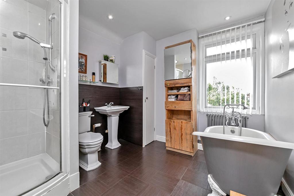 1 Ramsbury Road-42 bathroom.jpg