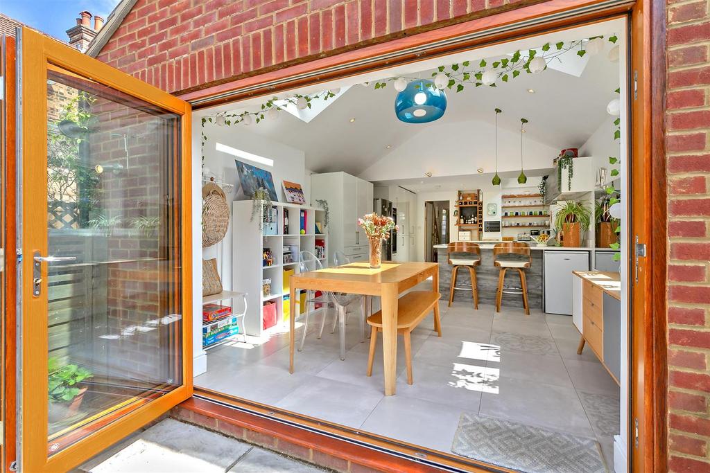 1 Ramsbury Road-32 bi fold.jpg