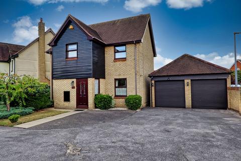 4 bedroom detached house for sale, Haltwhistle Road, Chelmsford CM3